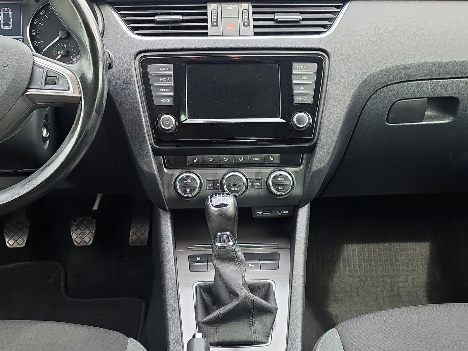 Fahrzeugabbildung SKODA Octavia Combi Ambition Apple CarPlay und Android