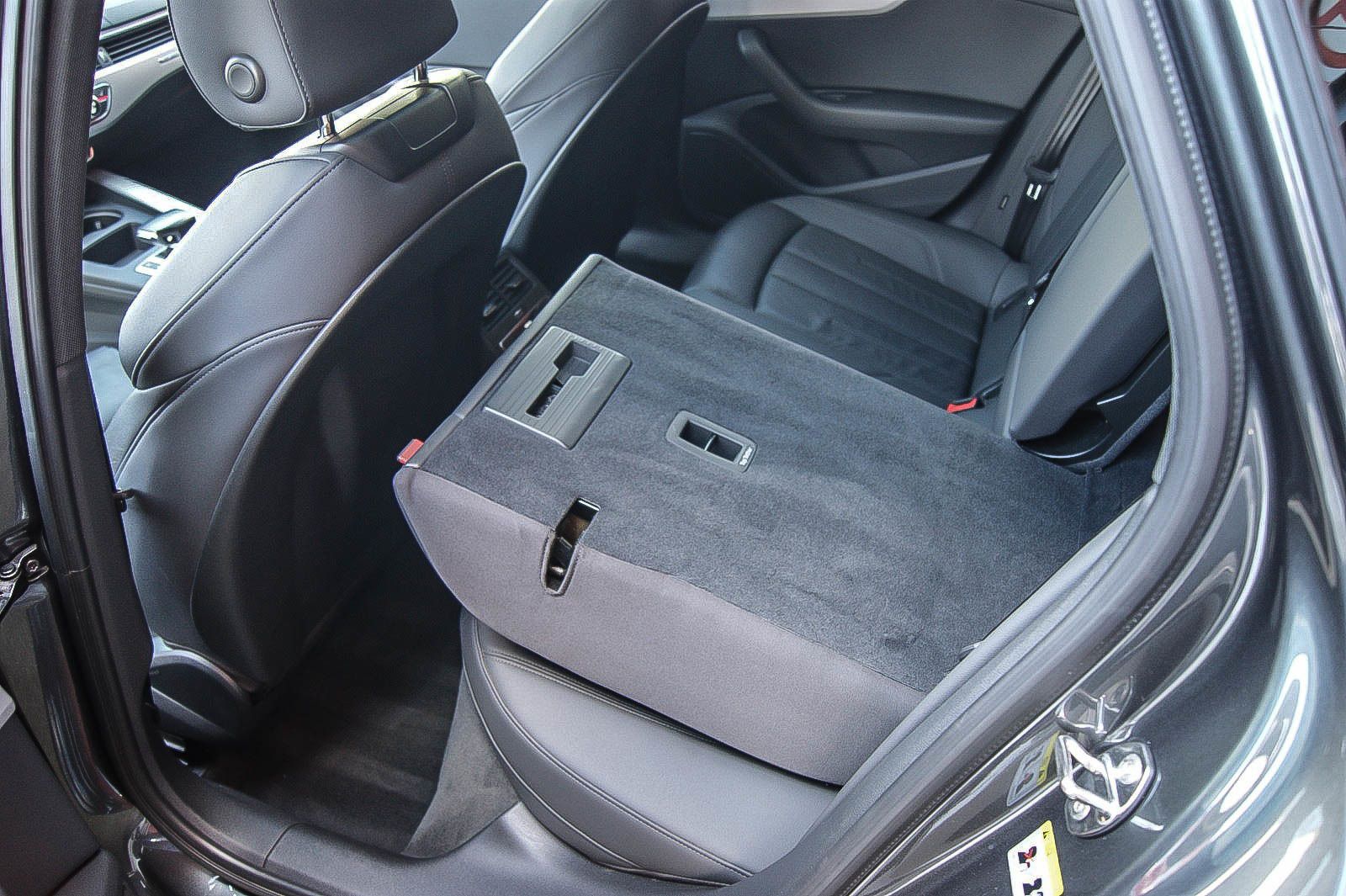 Fahrzeugabbildung Audi A4 Avant 45 TDI quattro S line PANORAMA KAMERA L