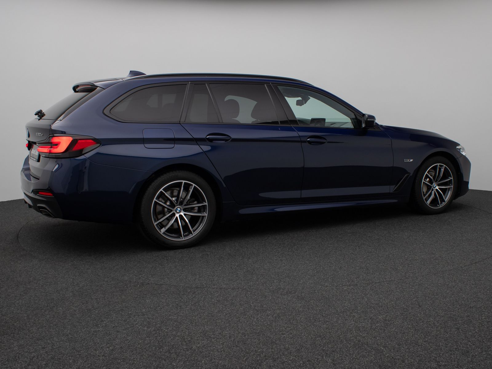 Fahrzeugabbildung BMW 530e xD M Sport Kamera H/K DAB Individual Alarm