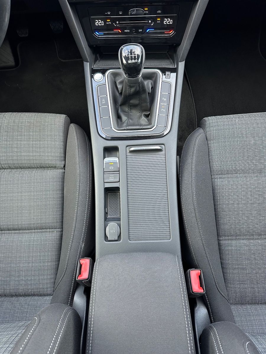 Fahrzeugabbildung Volkswagen Passat Variant 2.0 TDI Business NAV+LED+PANORAMA