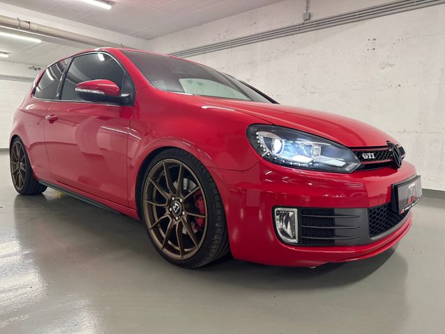 Volkswagen Golf VI GTI adidas