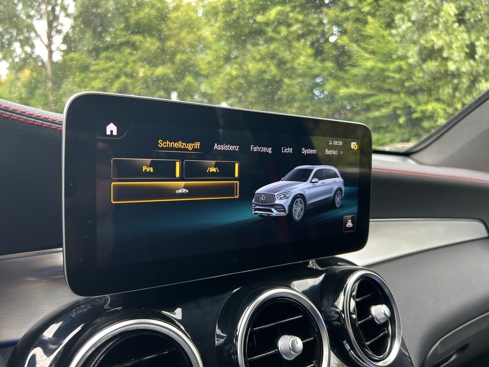 Fahrzeugabbildung Mercedes-Benz GLC 43 AMG Pano DISTRO Memo MLED digiTacho Burme