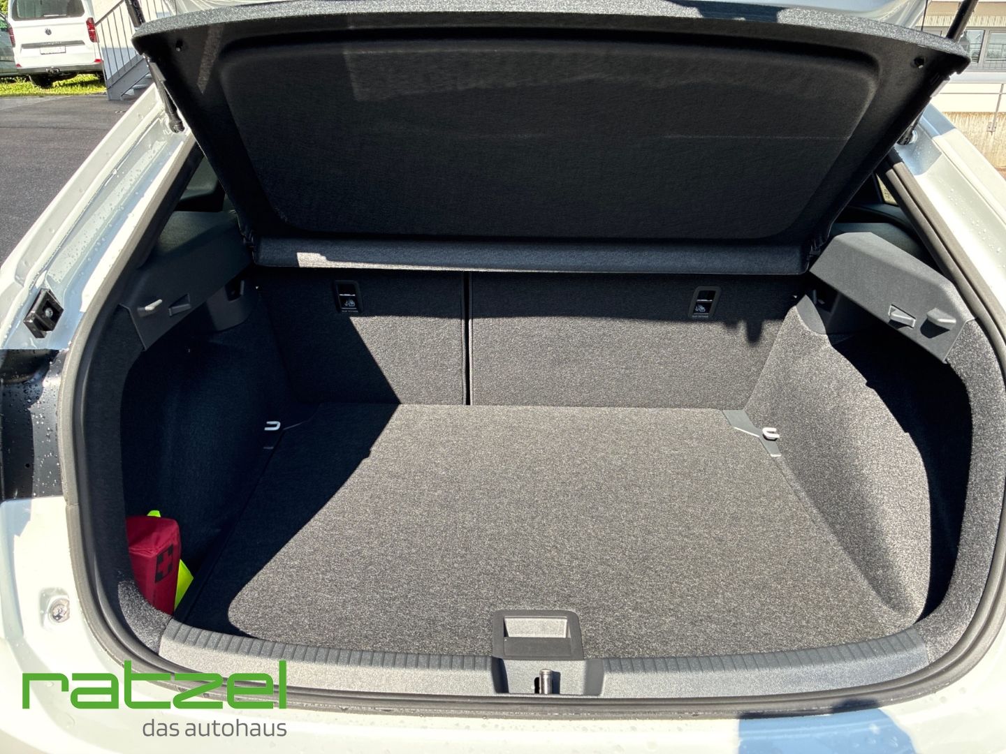 Fahrzeugabbildung Volkswagen Taigo R-LINE 1.0 TSI DSG LED+ACC+Kamera+PDC