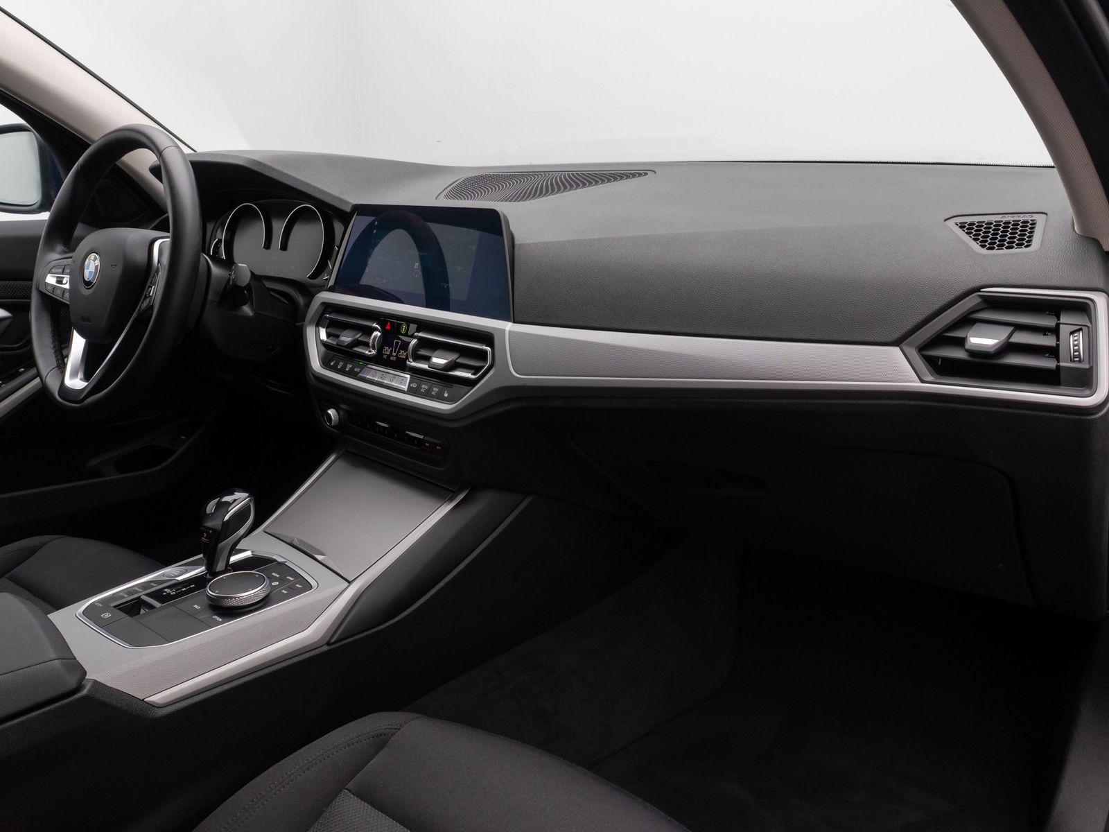 Fahrzeugabbildung BMW 320d GeschwindigReg HiFi Kamera LED CockpitPlus