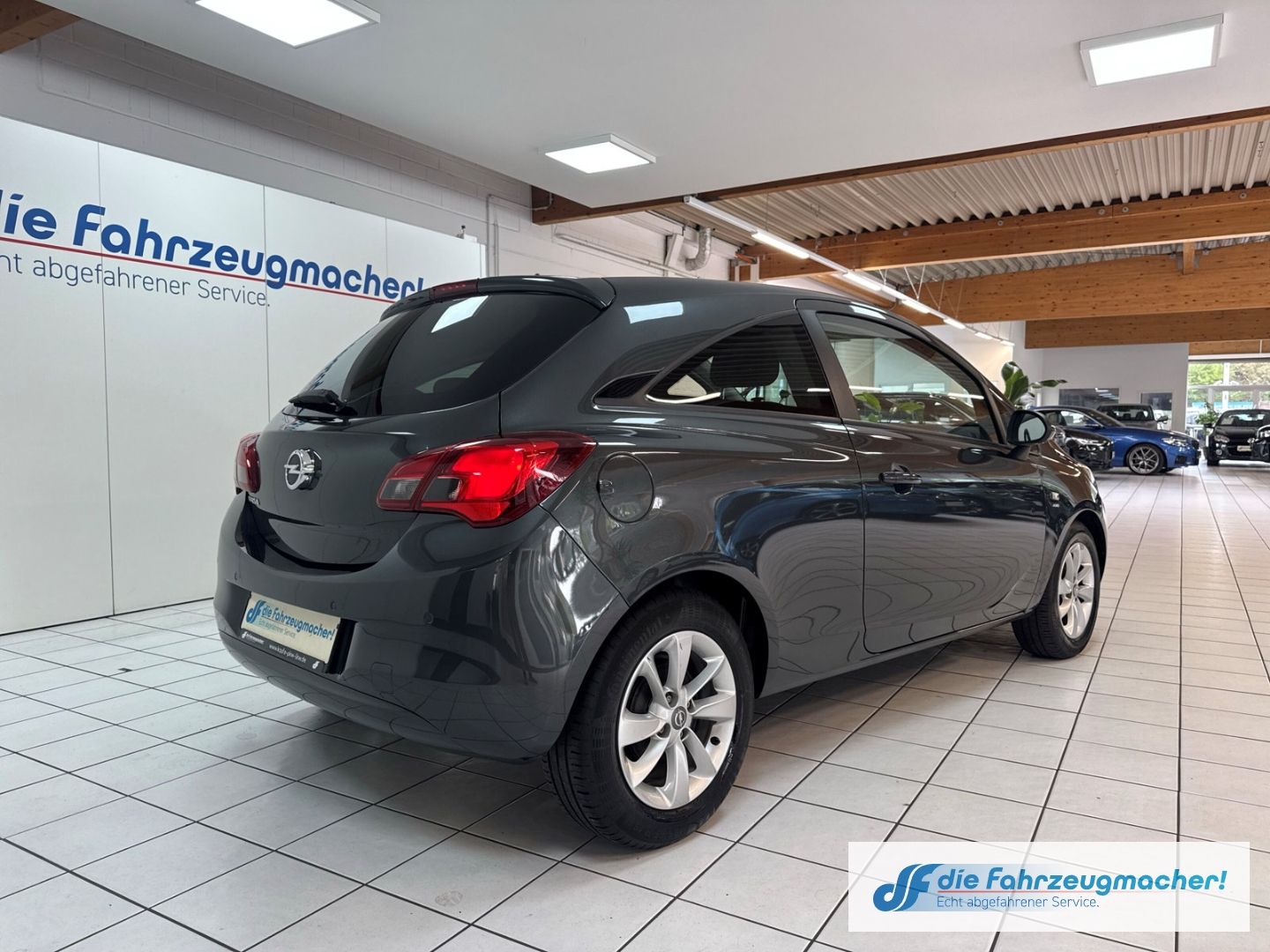 Fahrzeugabbildung Opel Corsa E Active SHZ LenkradHZG Temp PDC Berganfah