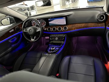 Fahrzeugabbildung Mercedes-Benz E 220d 4Matic Kamera Navi Sitzh Stop&Go Garantie