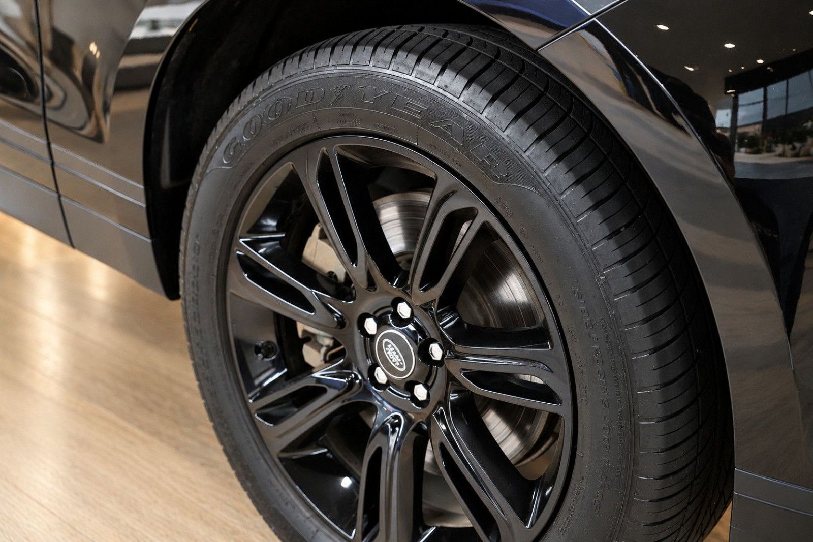 Fahrzeugabbildung Land Rover Range Rover Velar P400e *Panorama*Meridian*Kam