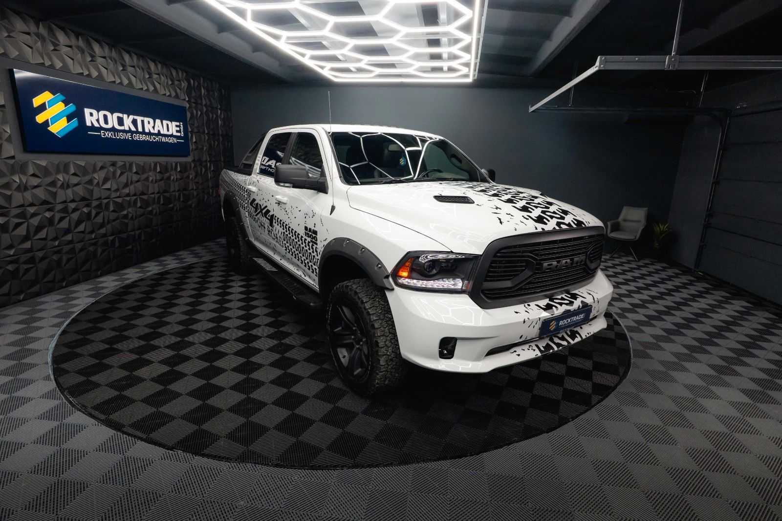 Fahrzeugabbildung Dodge RAM 5.7 V8 HEMI 4x4 OFFROAD Night-Paket *LED*AHK