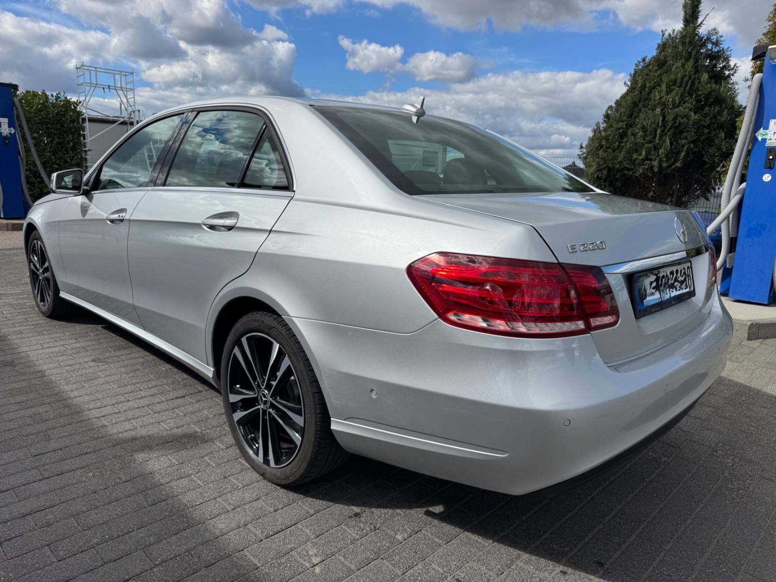 Mercedes-Benz E 220 CDI Limousine Klima Navi LED Euro 5