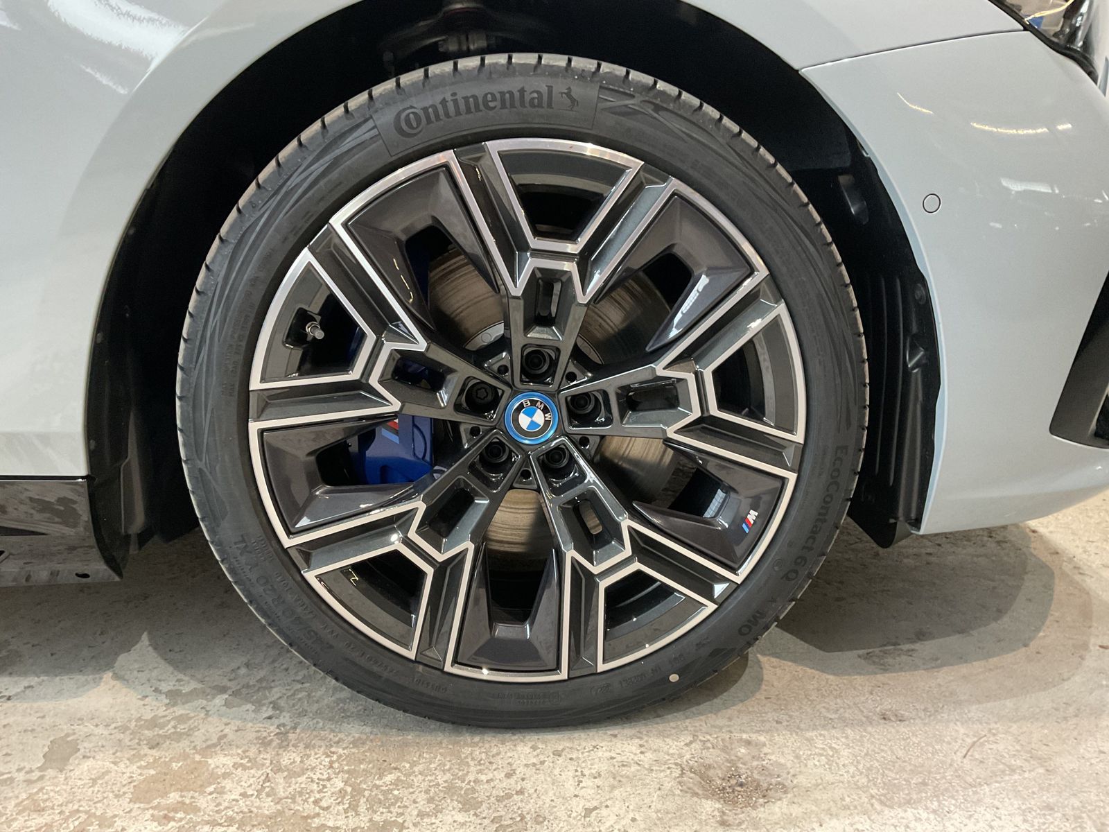 Fahrzeugabbildung BMW i5 eDrive40 20" LMR, AHK, Allrad M Sportpaket