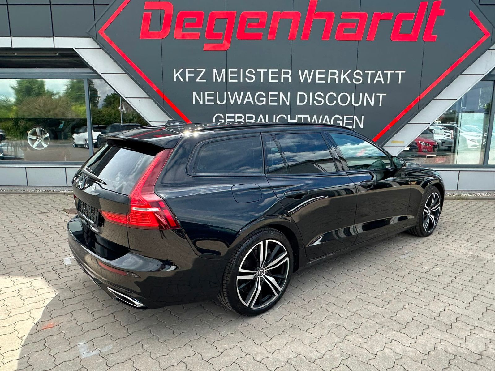Volvo V60 Kombi R Design Expression Recharge Plug-In H foto 12