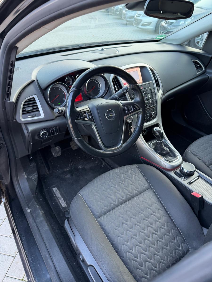 Opel Astra 2013 — photo 20