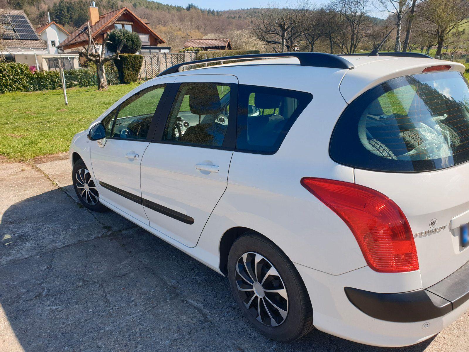 Peugeot 308 2012 — rear view