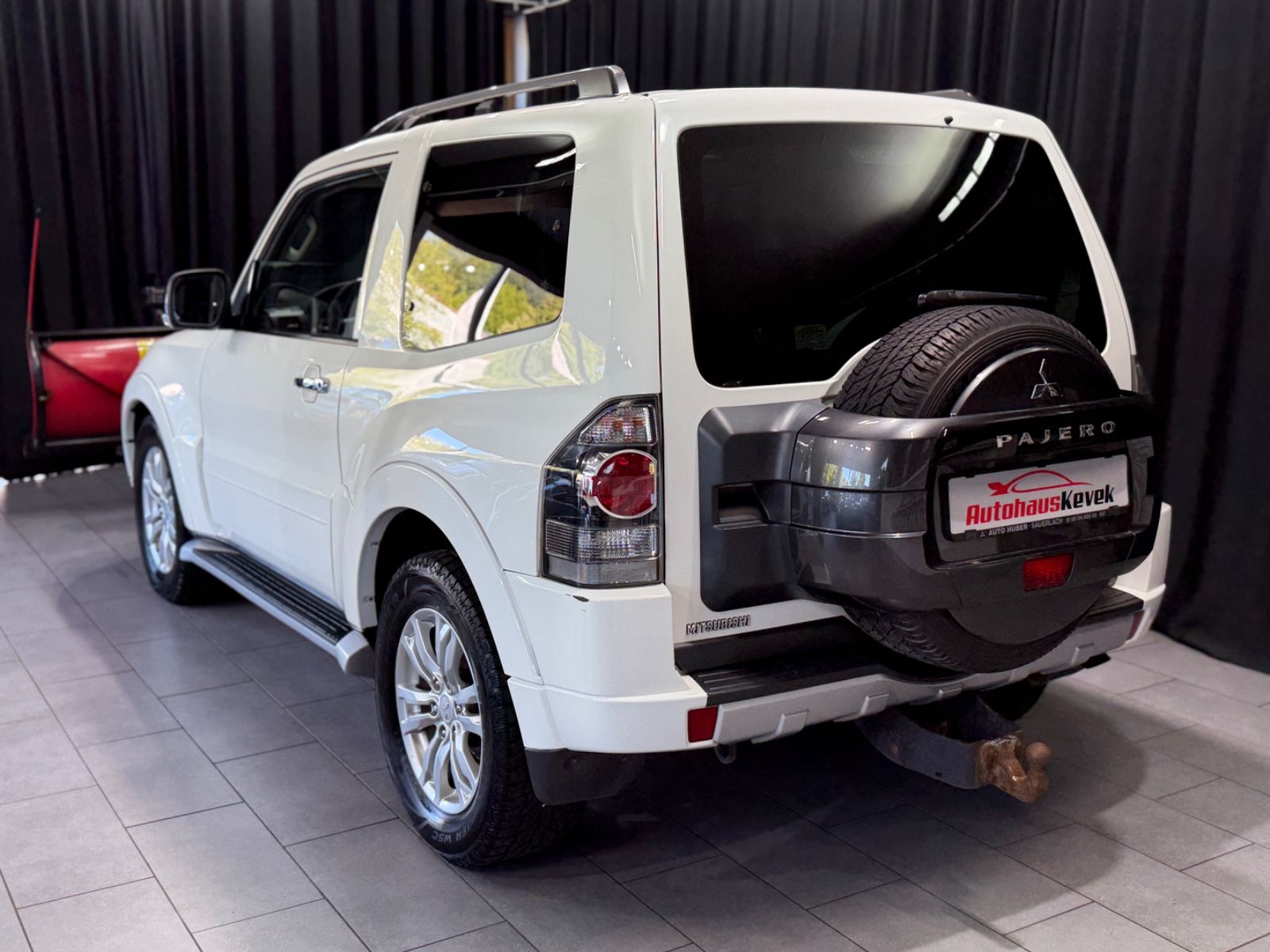 Fahrzeugabbildung Mitsubishi Pajero 3.2 DI-D Top|LEDER|NAVI|SCHNEESCHILD|BOSS