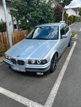 BMW 318i E36 - BMW 318: Limousine, E36