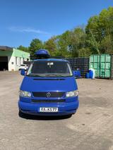 Volkswagen T4 andere - blaue Volkswagen T4 andere
