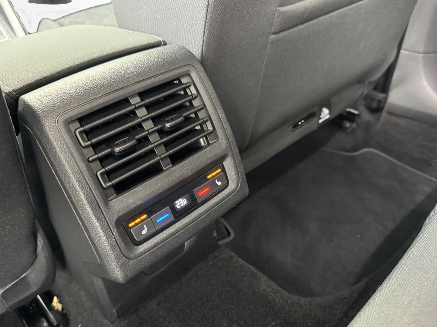 Golf VIII 1.5 eTSI DSG *STDHZG*NAVI*KEYLESS*LED*