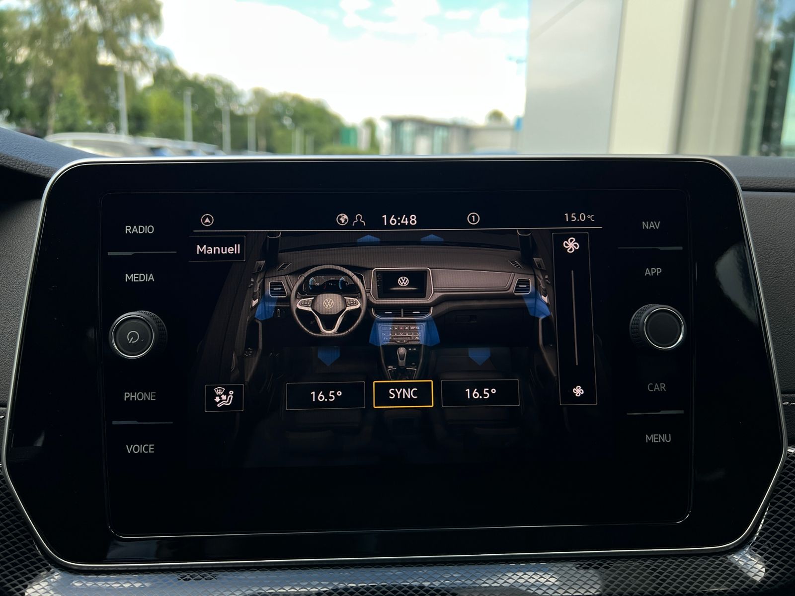 Fahrzeugabbildung Volkswagen T-Cross R-Line 1.5 TSI DSG *AHK,IQ.LIGHT,ACC,App