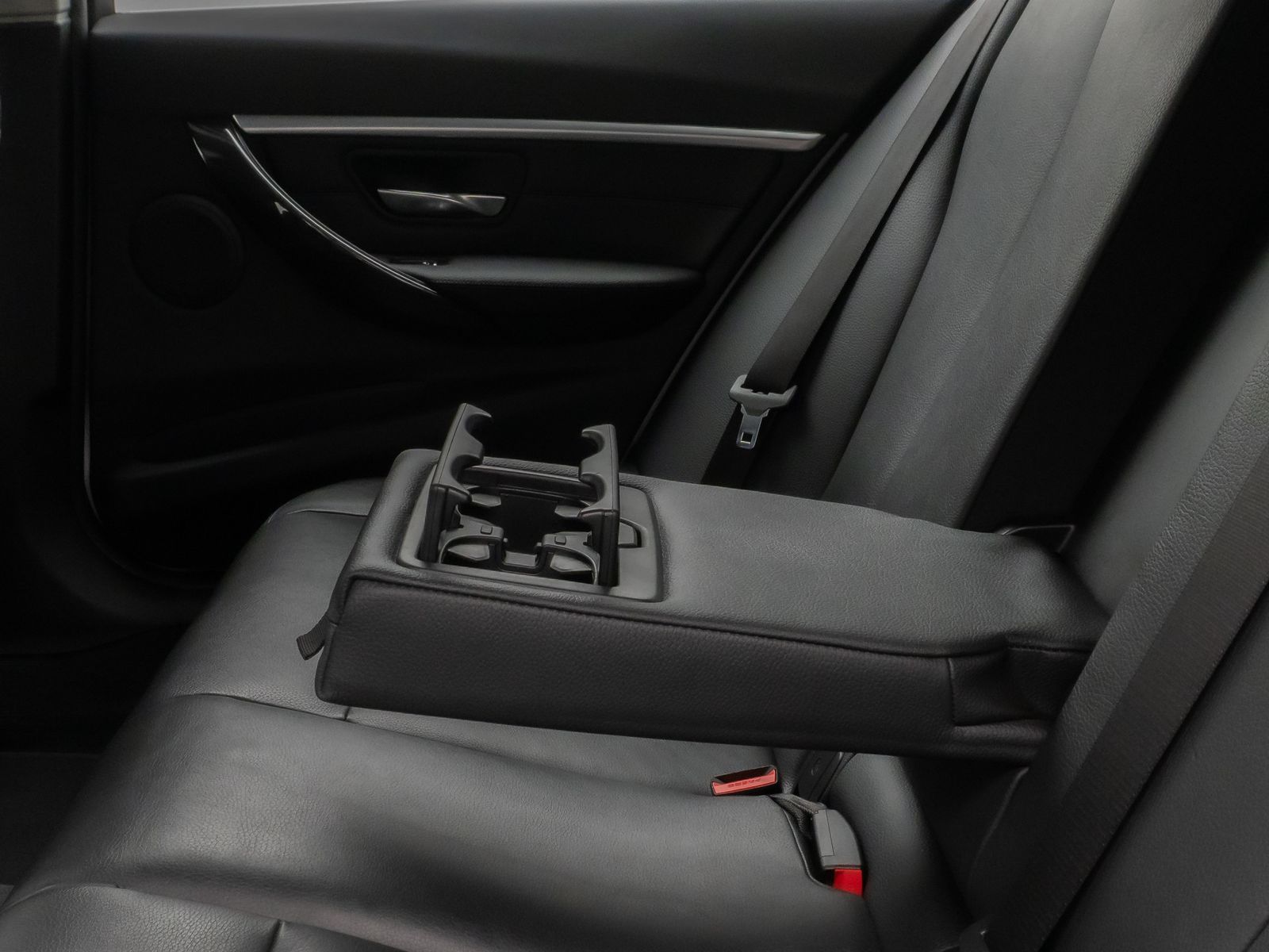 Fahrzeugabbildung BMW 320d Luxury Line Kamera HUD HiFi Stop&Go Komfort