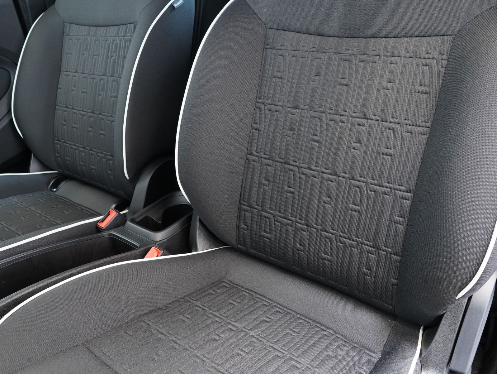 Fahrzeugabbildung Fiat 500e 87KW/42kWh/DC-LADEN/CARPLAY/DAB/SOH