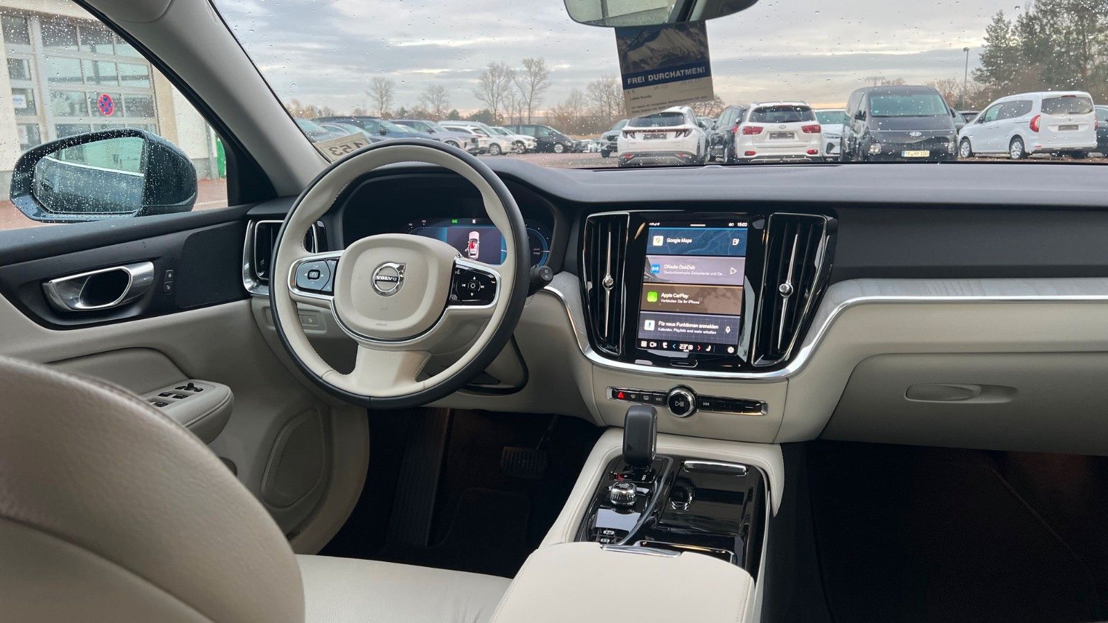 Fahrzeugabbildung Volvo V60 T6 PHEV AWD Essential *Leder*PDC*LHZG*