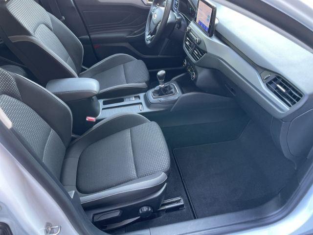 Fahrzeugabbildung Ford Focus 1.5 EcoBlue Cool & Connect AHK, Navi, Sitz