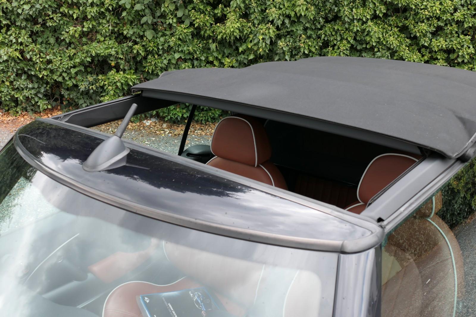 MINI Cooper S Cabrio Sidewalk* LEDER * PDC * TÜV *