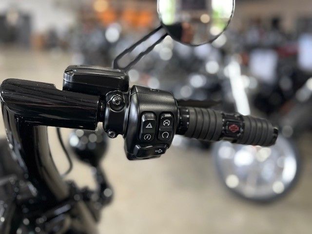 Fahrzeugabbildung Harley-Davidson FLHRXS Road King Spezial