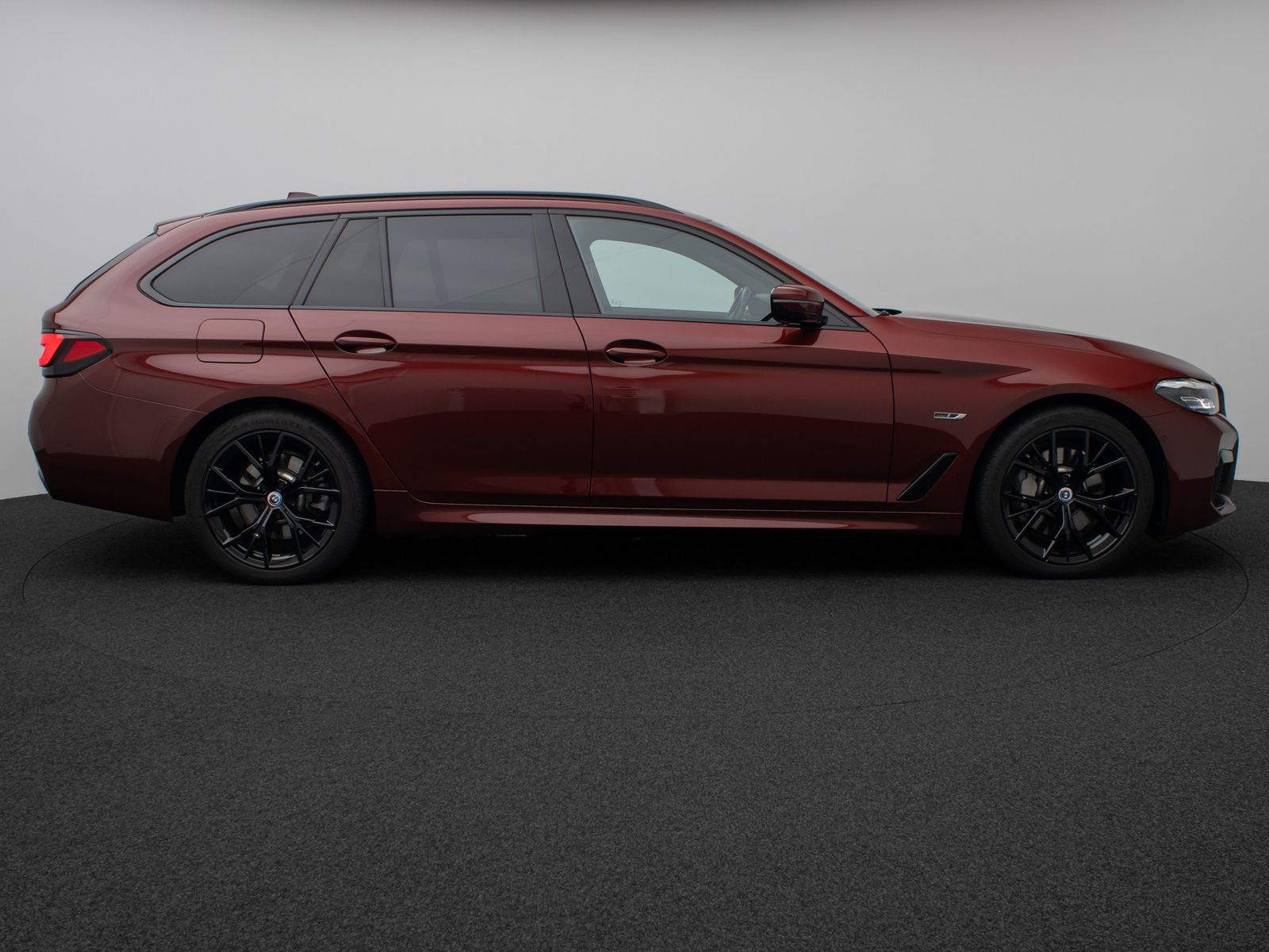 Fahrzeugabbildung BMW 530e M Sport Panorama Kamera HUD DAB H/K AHK 19"