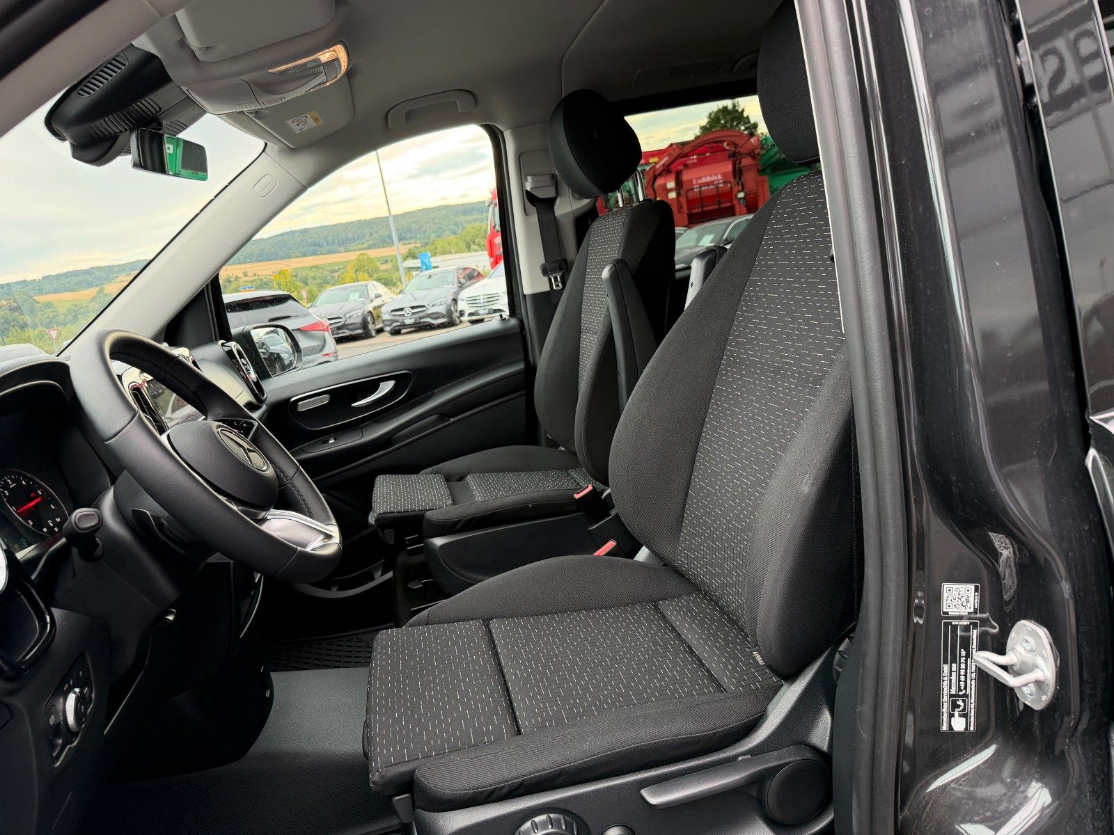 Fahrzeugabbildung Mercedes-Benz Vito 116 CDI 9G 4x4 Tourer Extral AHK2,5 Stdh