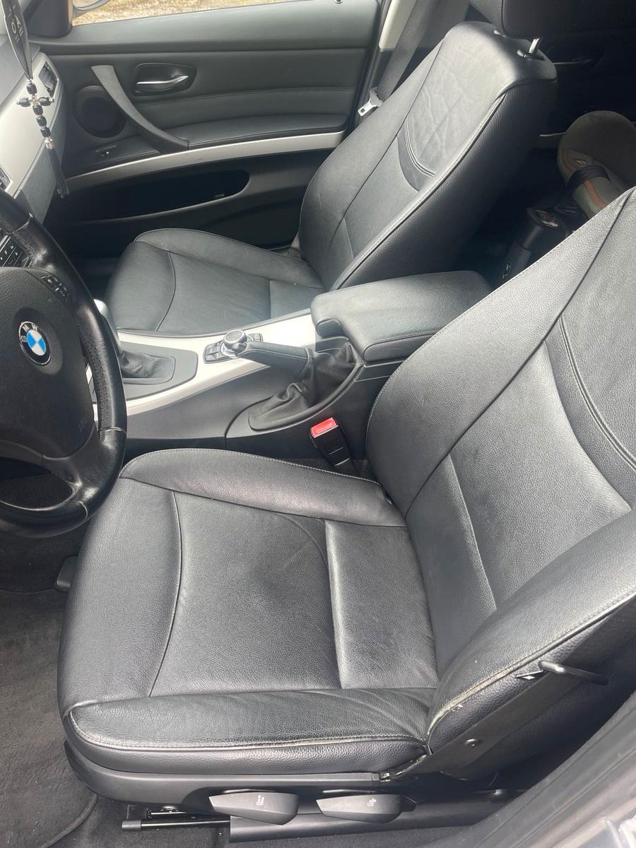 BMW 320 2010 — photo 7