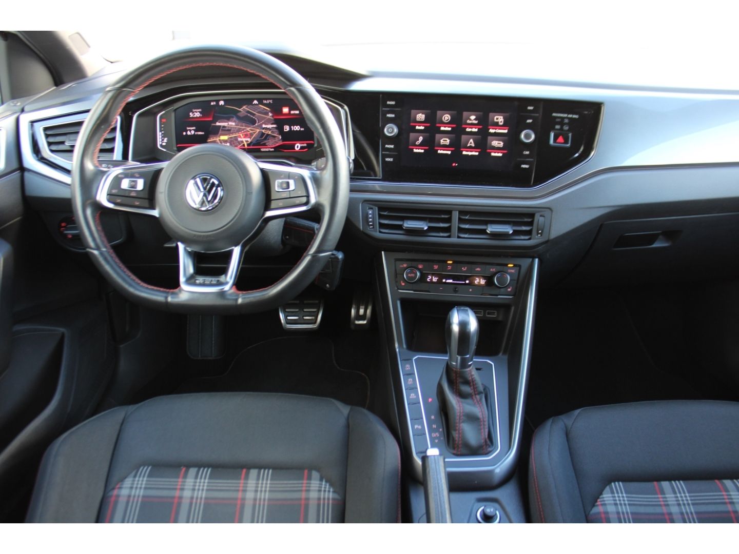 Fahrzeugabbildung Volkswagen Polo VI GTI 2.0TSI DSG ACC LED Milltek H&R PDC R