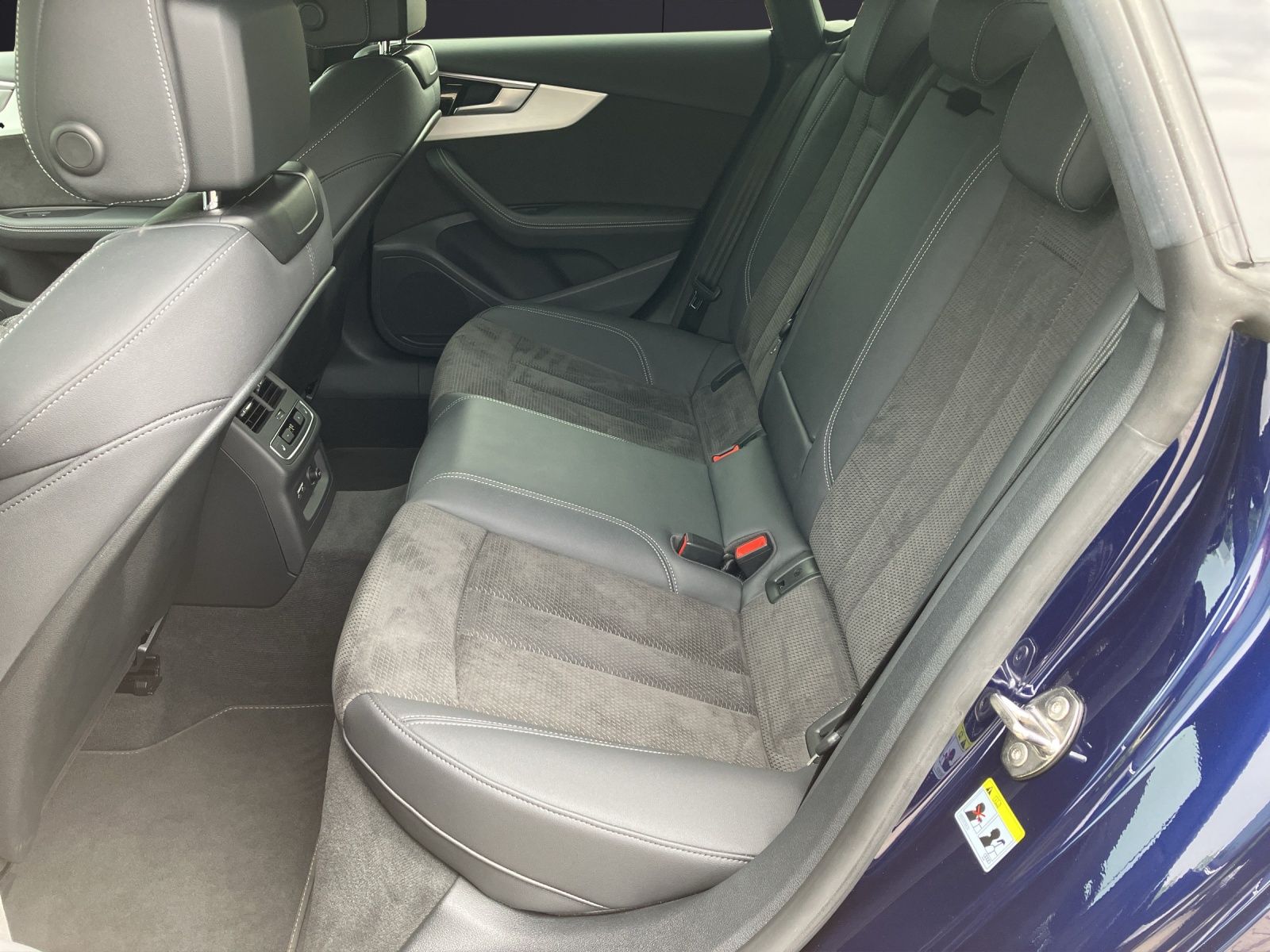 Fahrzeugabbildung Audi A5 Sportback 40 TFSI quattro S line S tronic