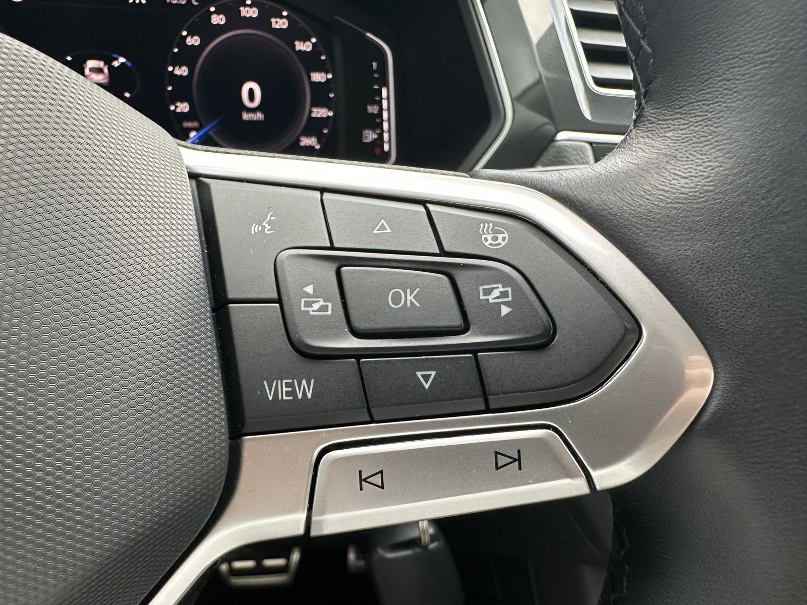 Fahrzeugabbildung Volkswagen Tiguan 2.0 TDI DSG Life 4Motion NAV+LED+ACC+AHK