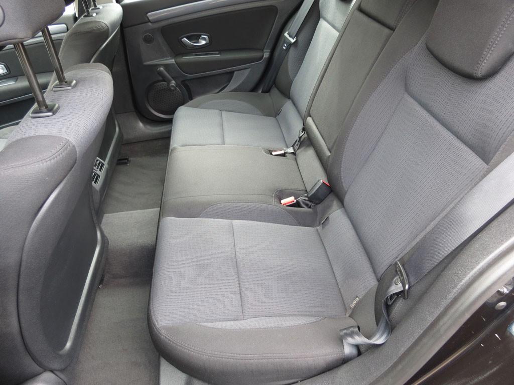 Renault Laguna 2010 — photo 11
