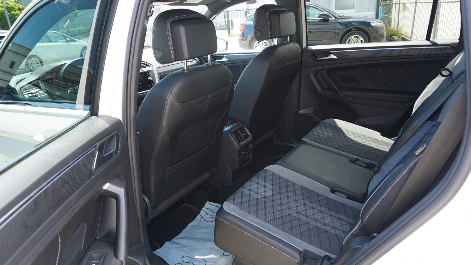 Fahrzeugabbildung Volkswagen Tiguan Allspace R-Line 4M LED,Navi,PDC,AHK