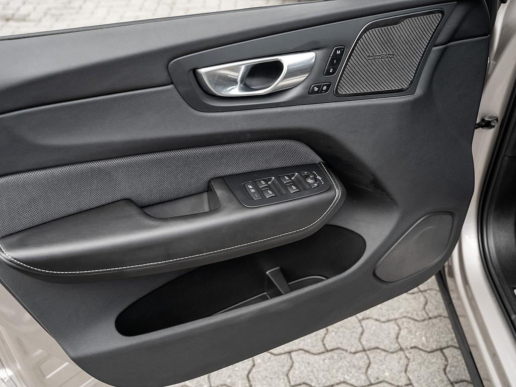 Volvo XC60 B5 AWD Ultimate Dark, миниатюра 25