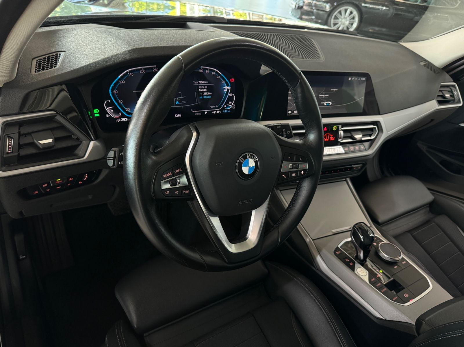 Fahrzeugabbildung BMW 320e Laser DAB Komfort HUD AHK Alarm Sport Leder