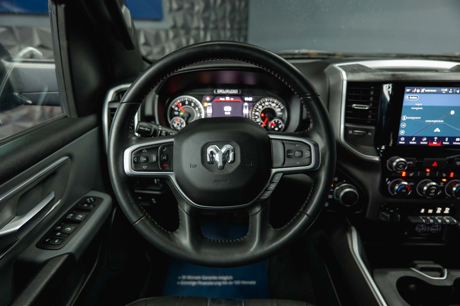 Fahrzeugabbildung Dodge RAM 5.7 V8 HEMI 4x4 OFFROAD Night-Paket *LED*19%