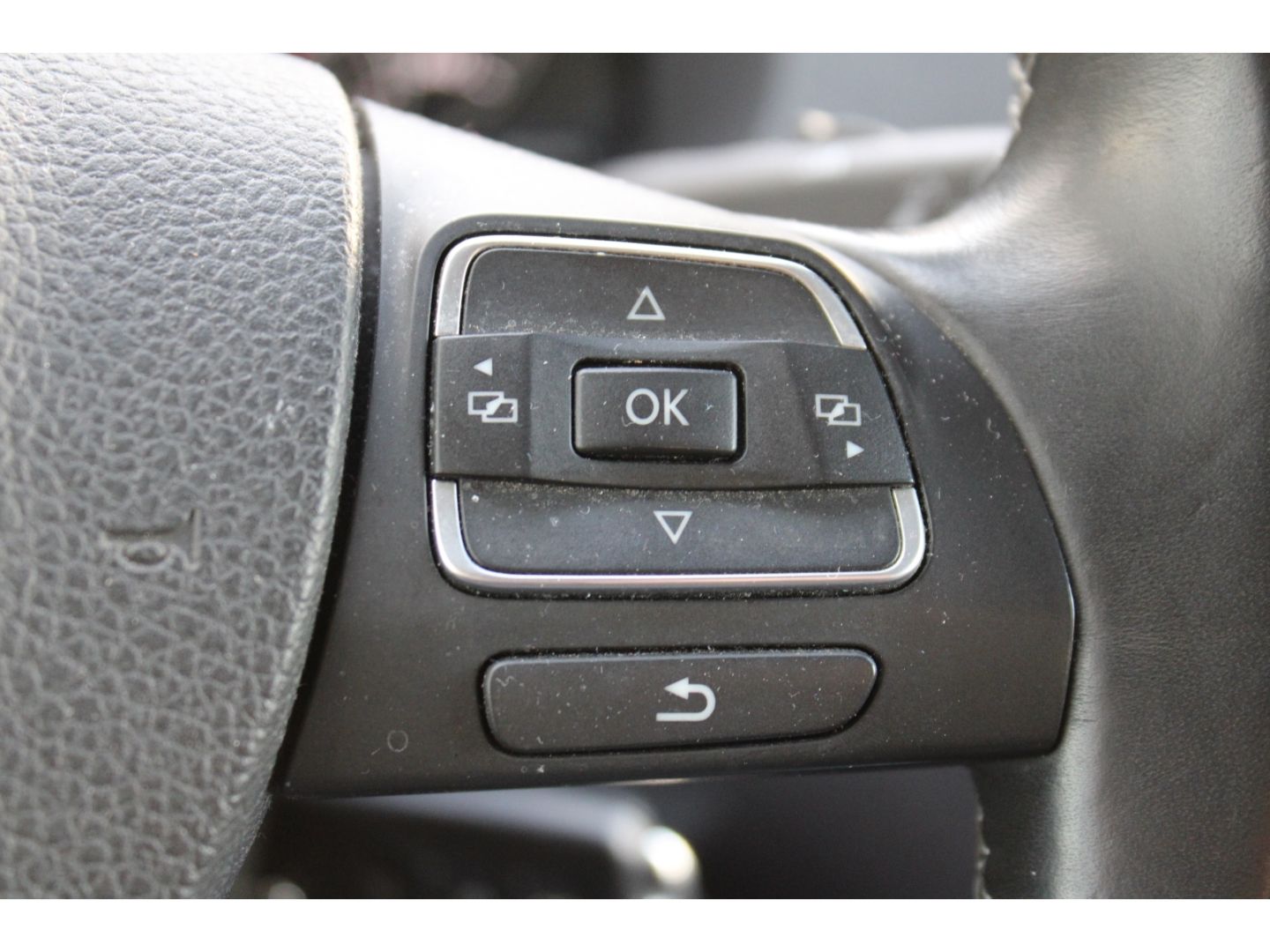 Fahrzeugabbildung Volkswagen Caddy Kombi Cross BMT AHK-abnehmbar Mehrzonenkli
