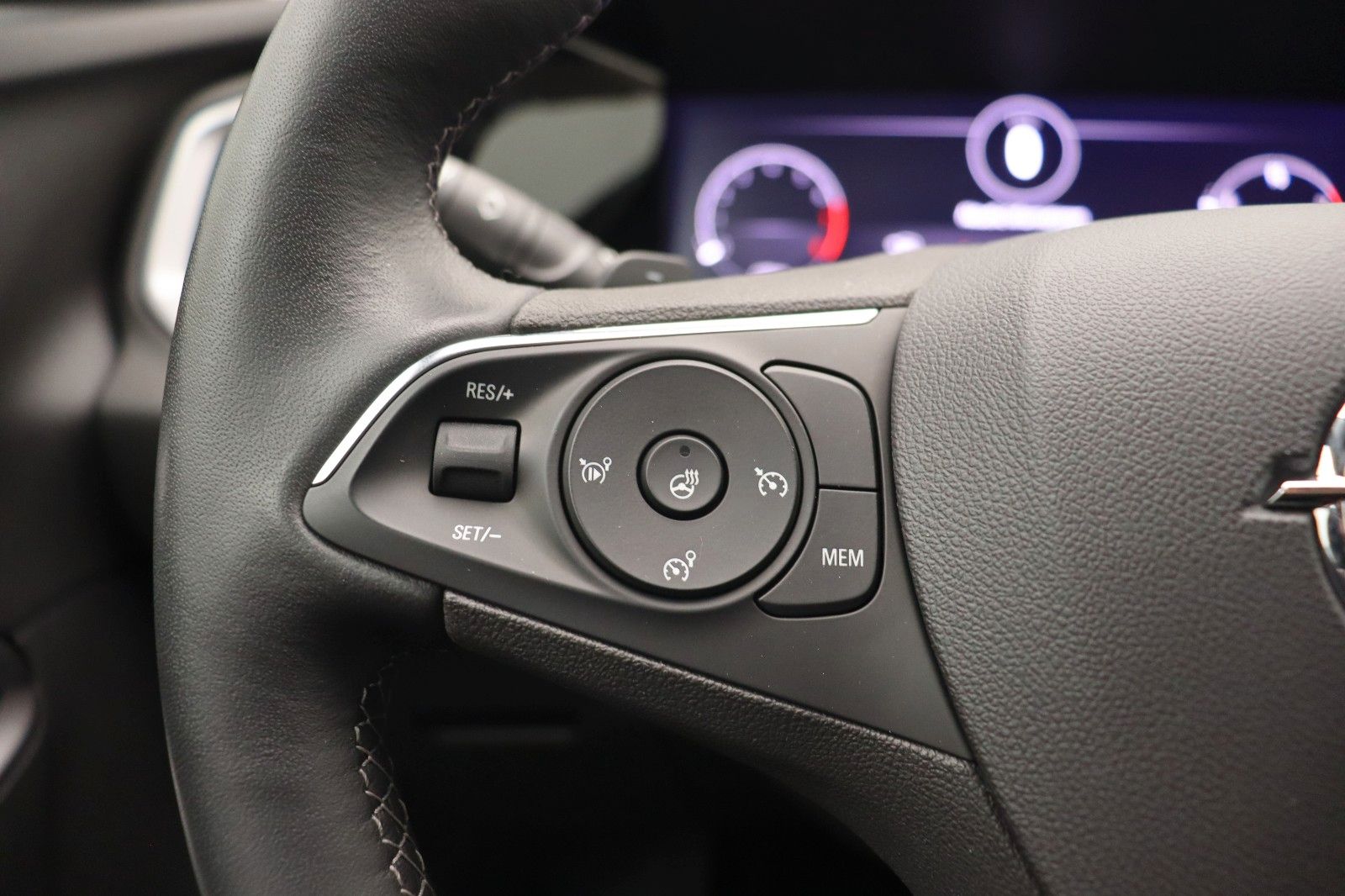 Fahrzeugabbildung Opel Grandland 1.2 Elegance NAVI LED MEMORY