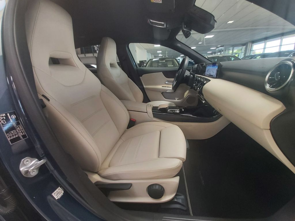 Mercedes-Benz A 220 4M DISTR. LEDER Progressive Multibeam