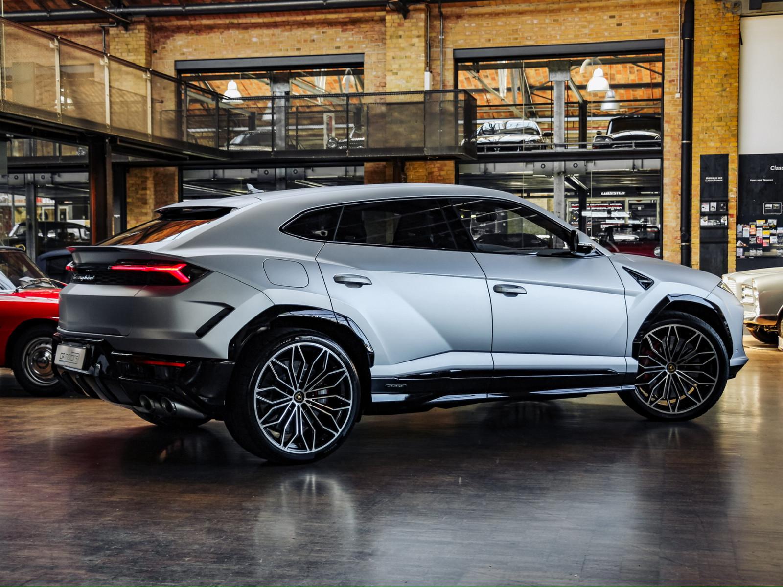 Lamborghini Urus SE AKRAPOVIC, MASSAGE, NIGHT VISION, PPF
