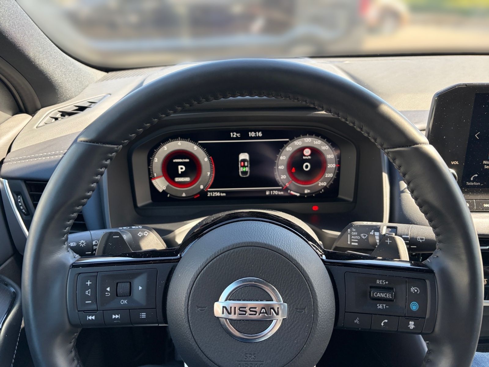Fahrzeugabbildung Nissan Qashqai 1.3 DIG-T Tekna*Navi*AHK*360°Kamera*SHZ*