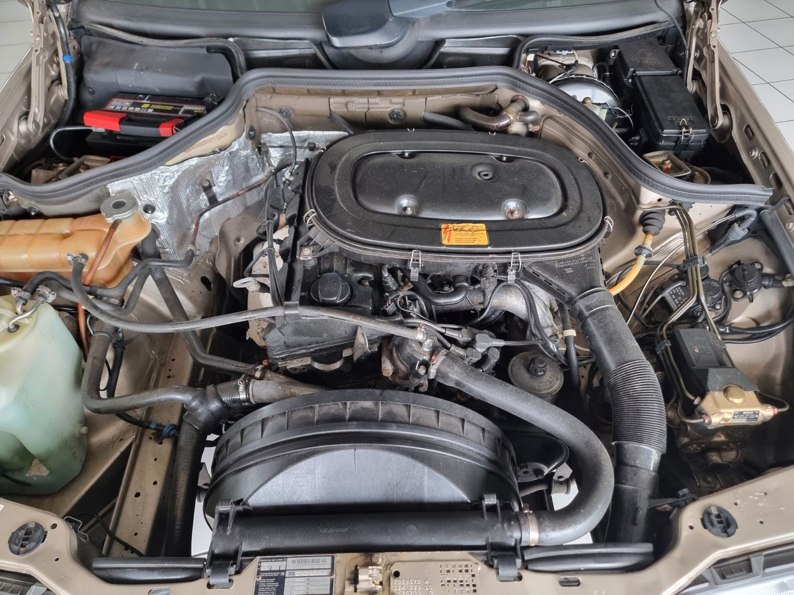 Fahrzeugabbildung Mercedes-Benz 230 E/Schiebedach/AHK/H-Zul./Sehr schöner Zust.