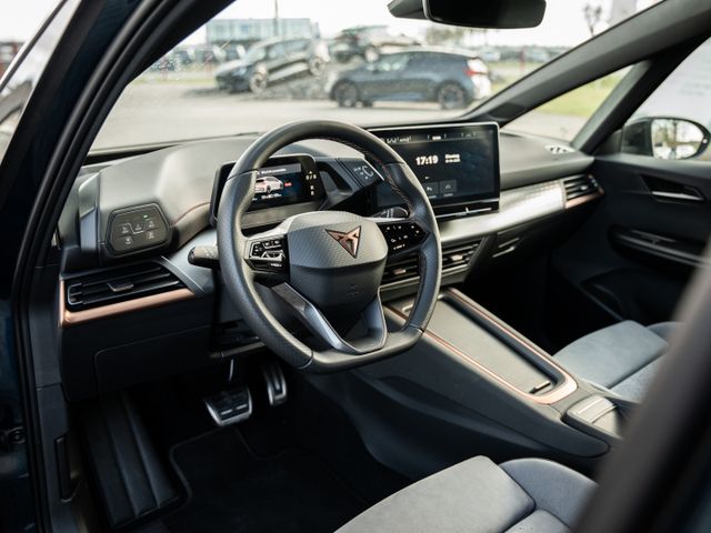 CUPRA Born Basis 150 , Schnellladen CCS, Sitze v. Sitz