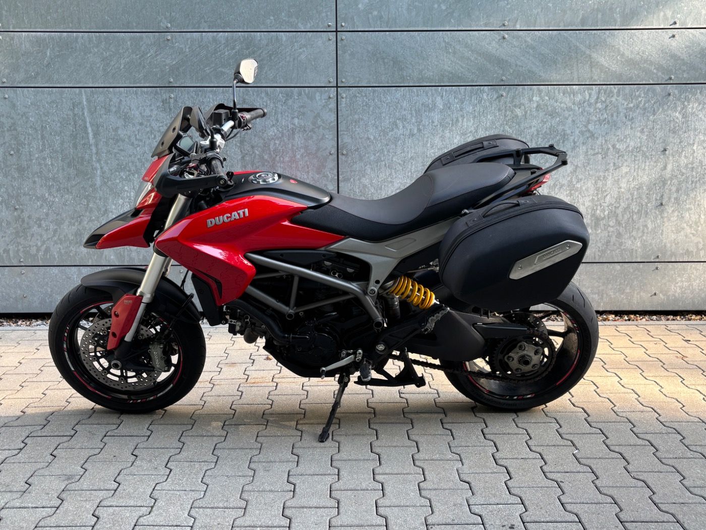 Fahrzeugabbildung Ducati Hyperstrada 821