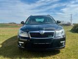 Skoda Octavia 2.0 TDI RS Combi - Skoda Octavia aus 2011: Kombi