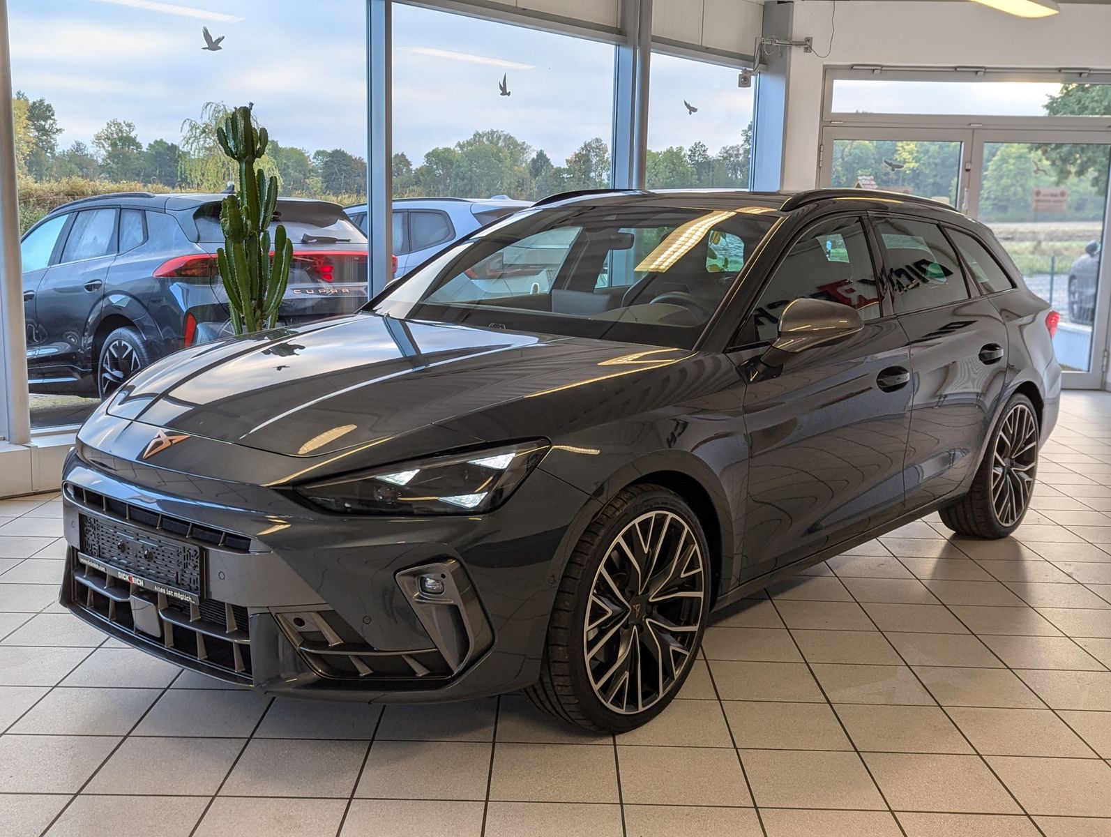 CUPRA Leon 1.5 eTSI Sennh Matrix Pano Edge/Dynamic AHK - Image 3