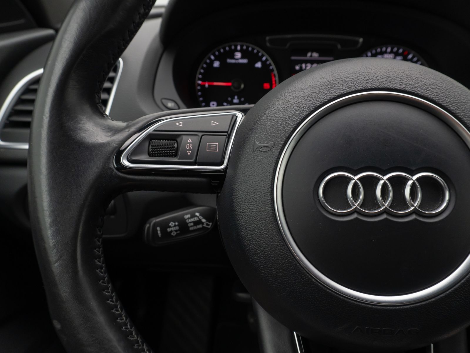 Fahrzeugabbildung Audi Q3 basis Sportsitz Xenon PDC Navi Multilenk Komf